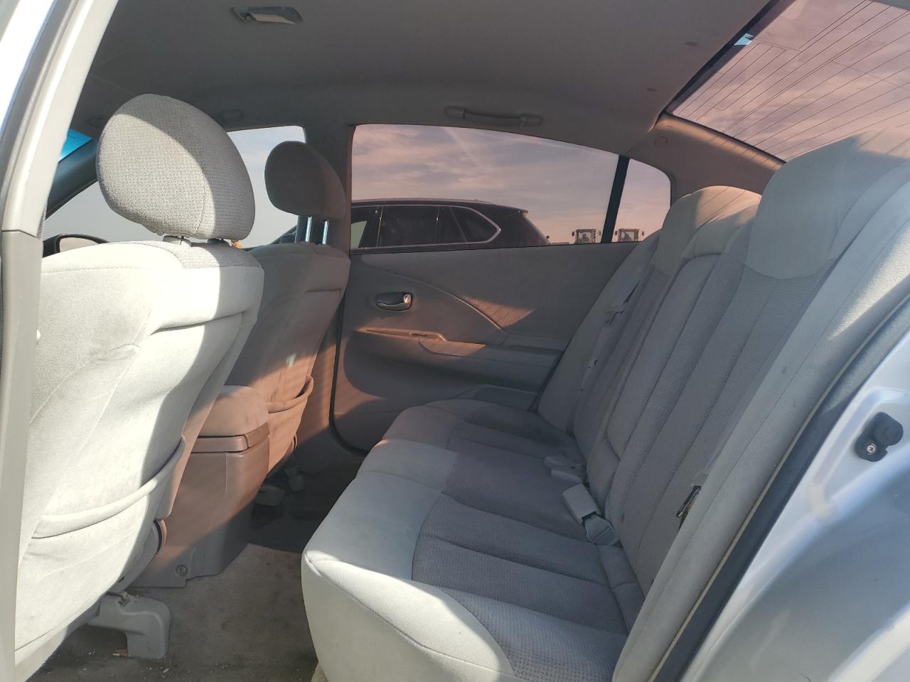 2004 Nissan Altima - Image 10