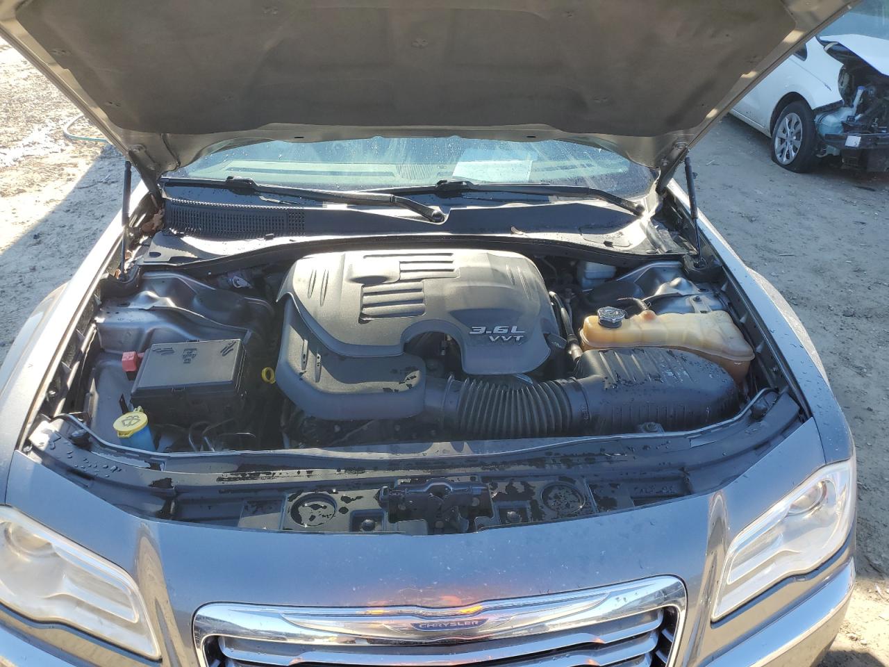 2012 Chrysler 300 - Image 11