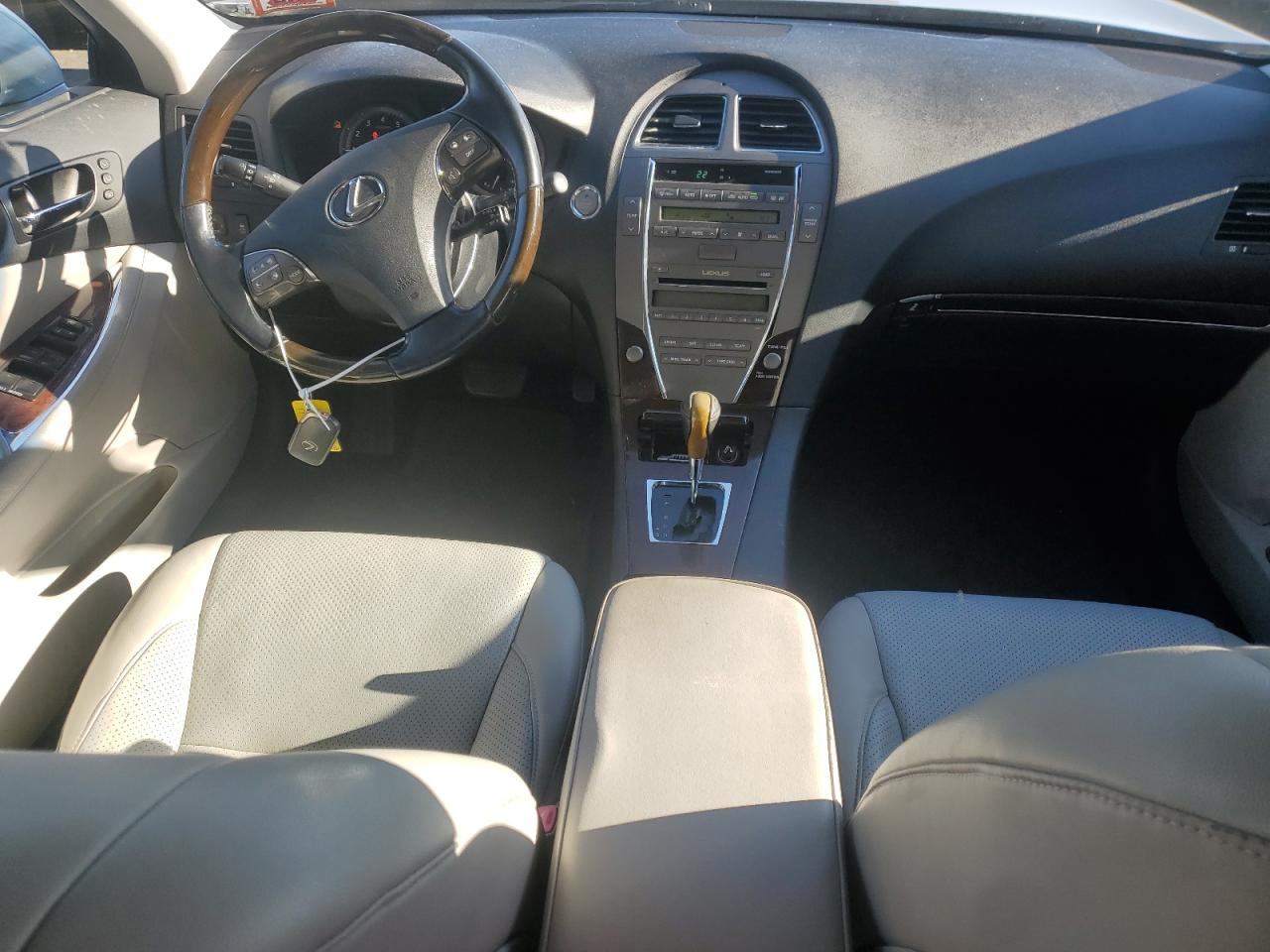 2010 Lexus ES - Image 8