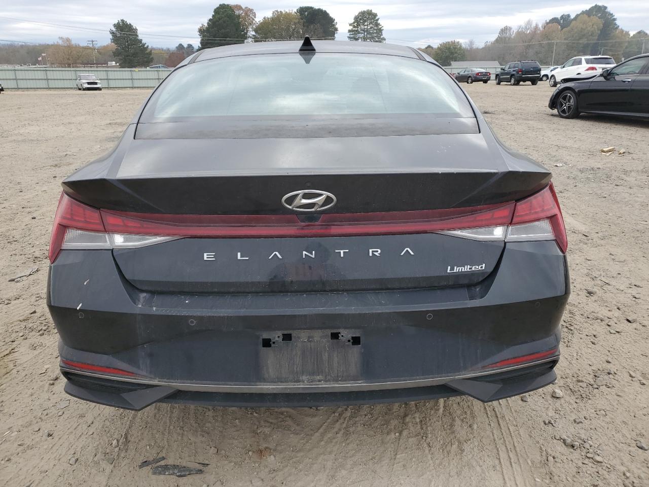 2022 Hyundai Elantra - Image 6