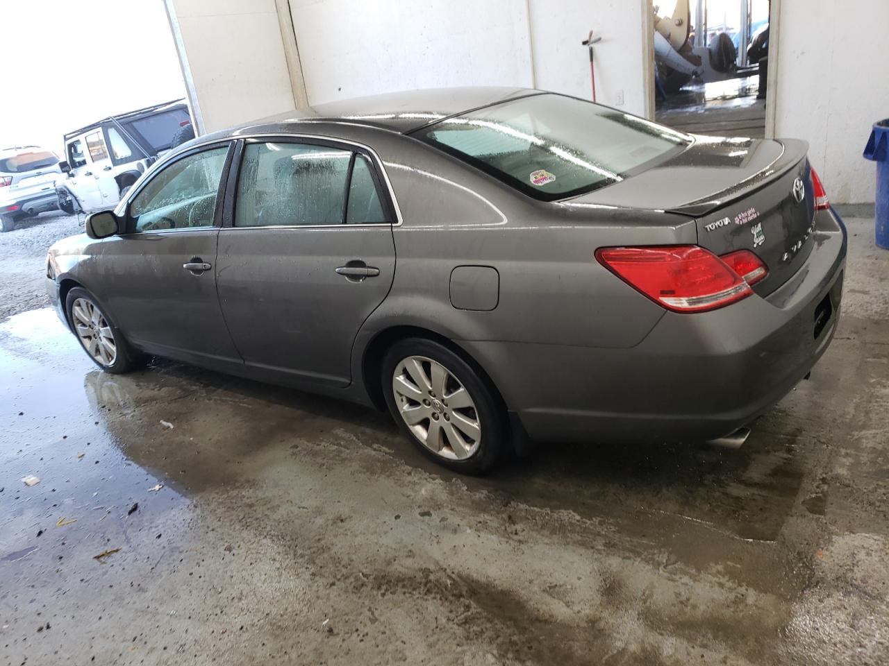 2006 Toyota Avalon - Image 2