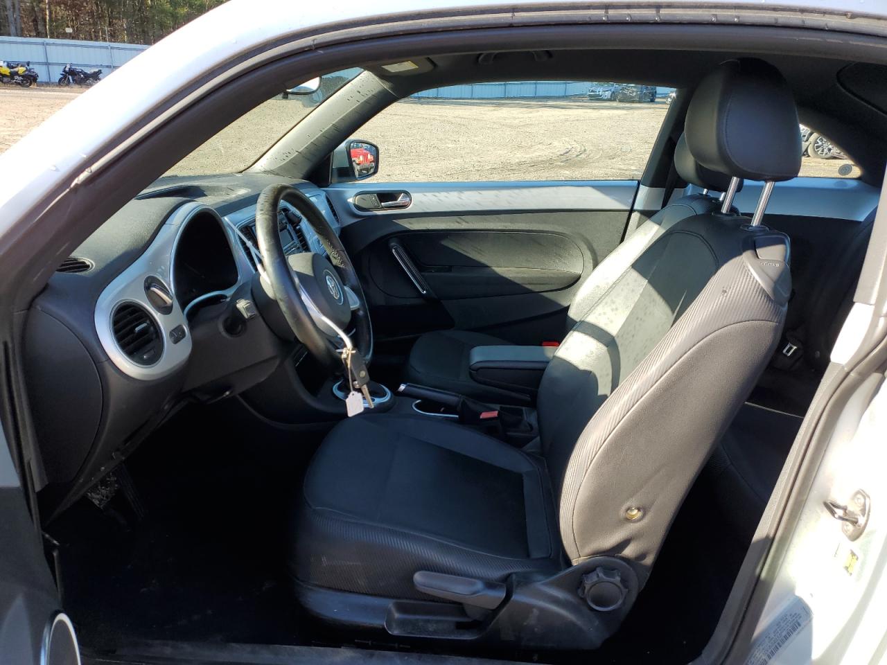 2012 Volkswagen Beetle - Image 7