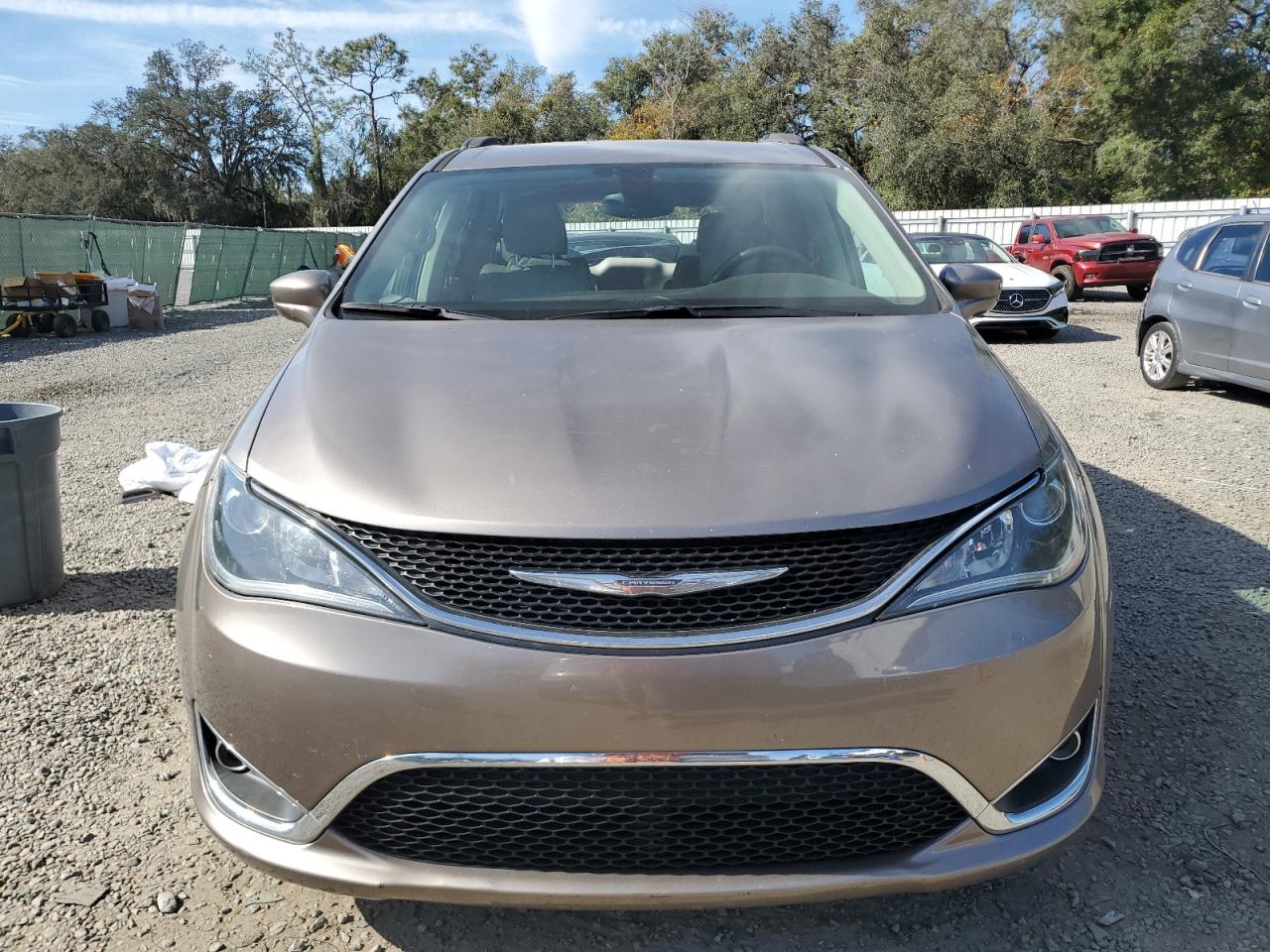 2017 Chrysler Pacifica - Image 5