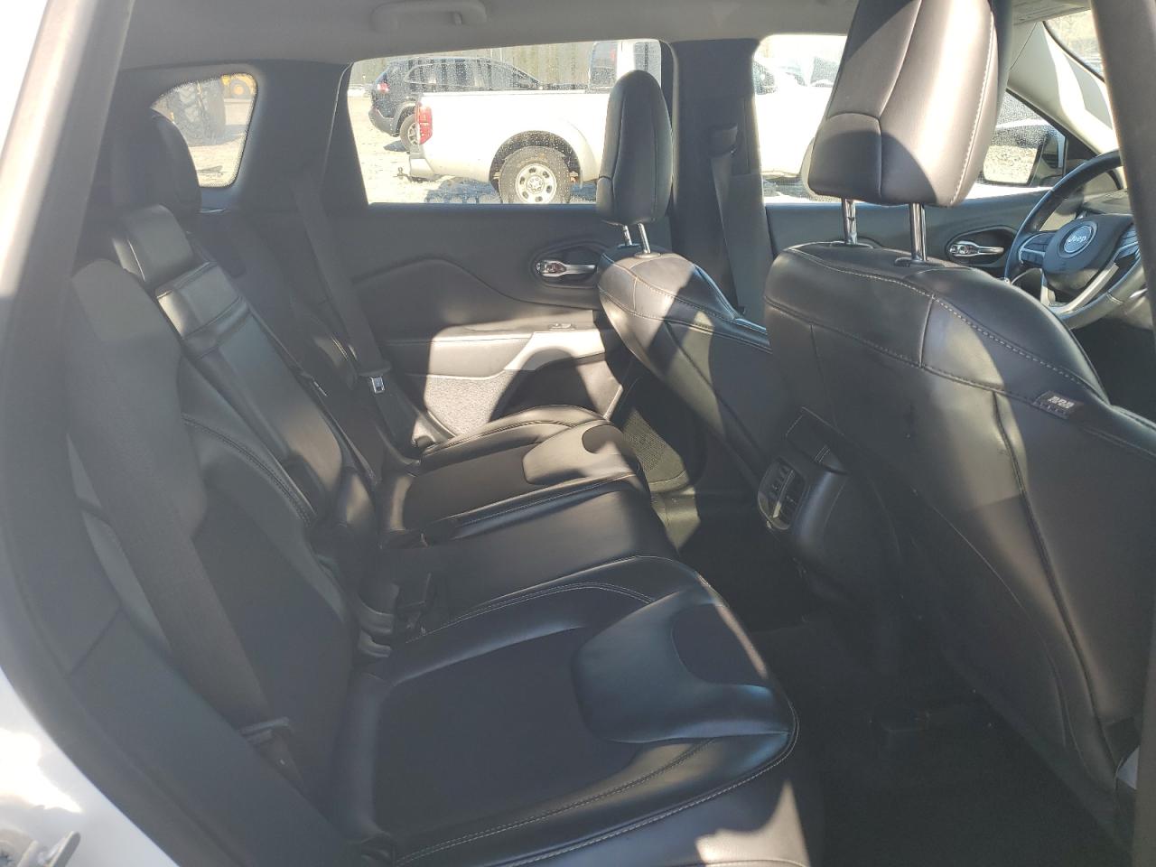 2018 Jeep Grand Cherokee - Image 11