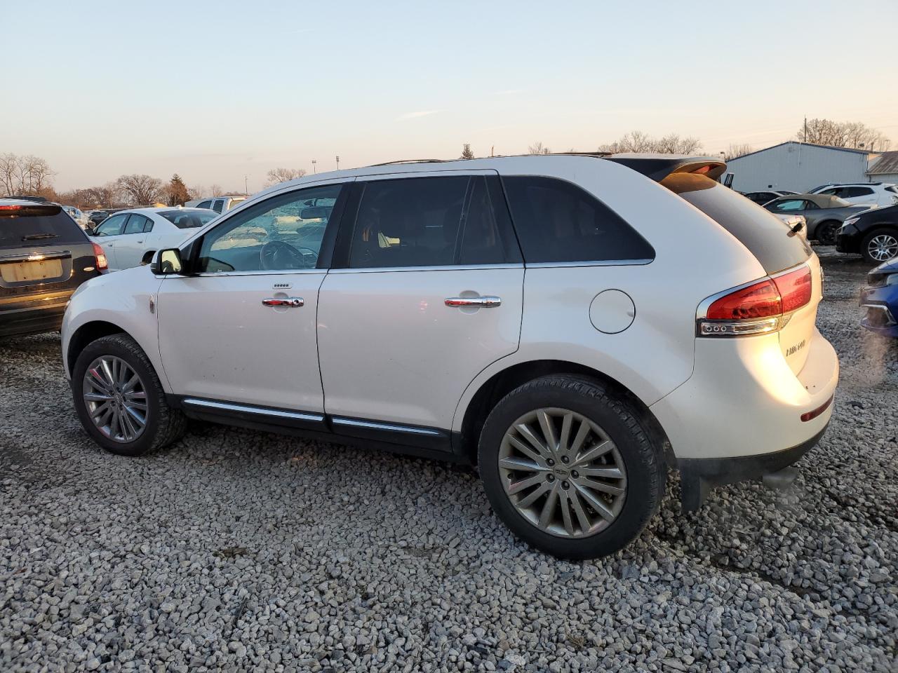 2013 Lincoln MKX - Image 2