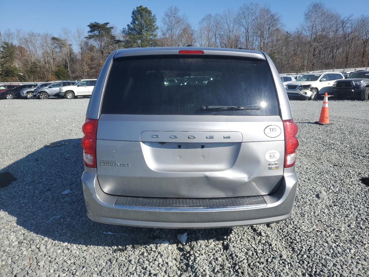 2017 Dodge Caravan - Image 6