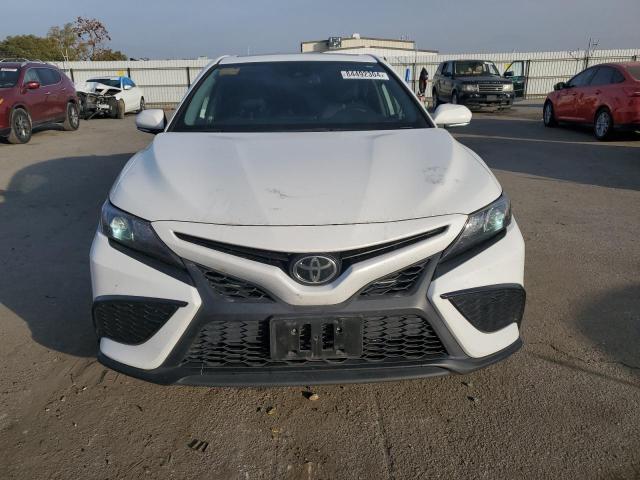  TOYOTA CAMRY 2021 Белы