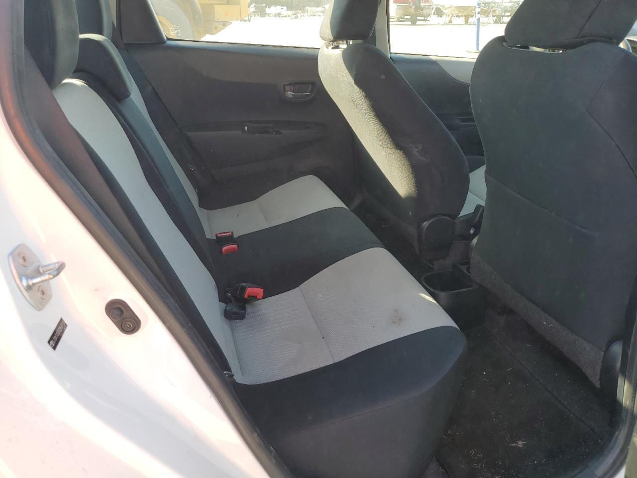 2012 Toyota Yaris - Image 10