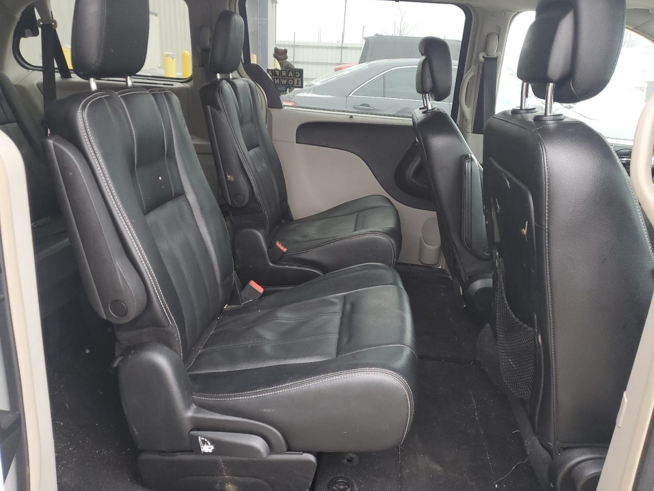2015 Chrysler Town & Country - Image 11