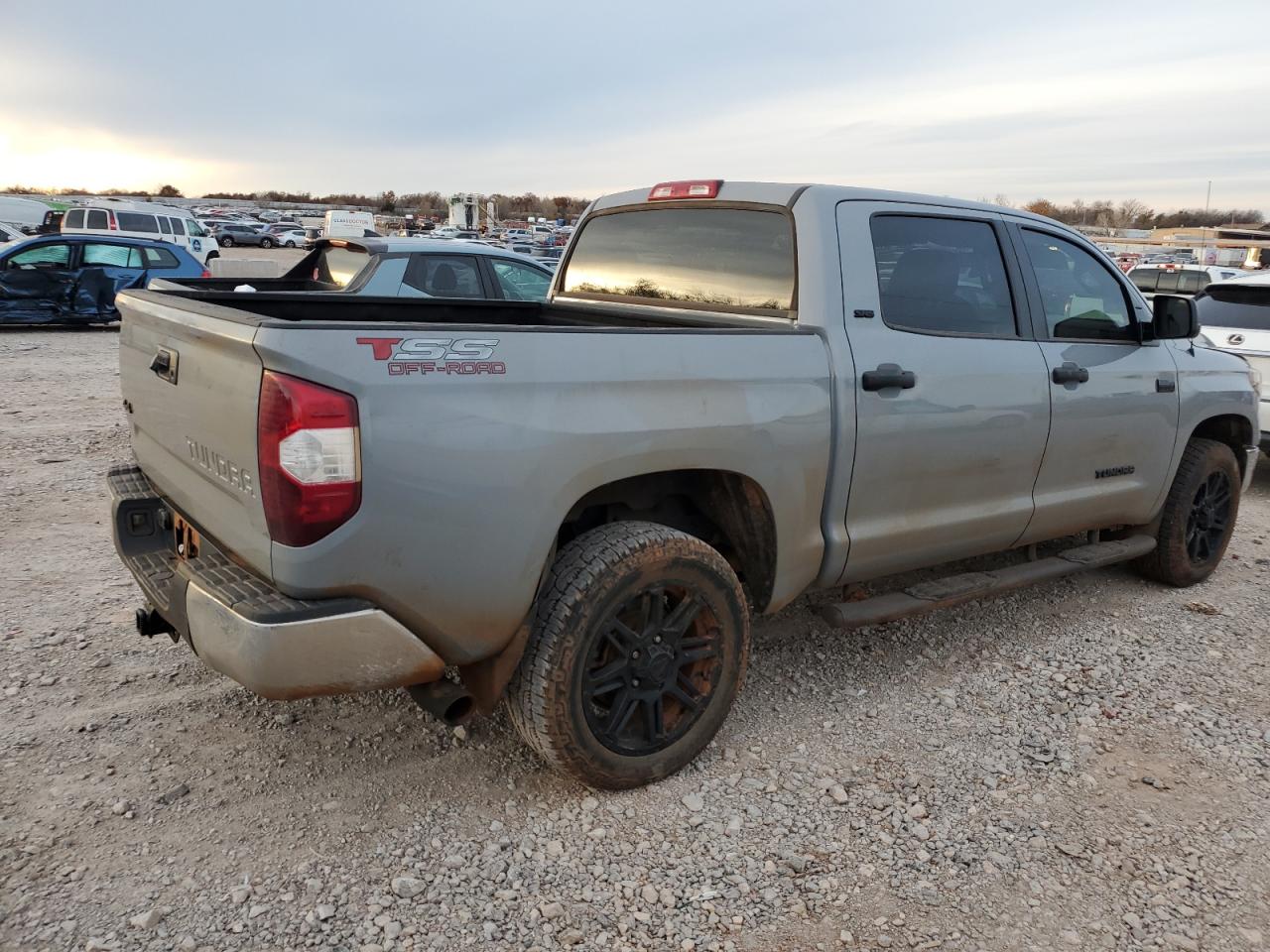 VIN 5TFDW5F17KX869878 2019 TOYOTA TUNDRA no.3