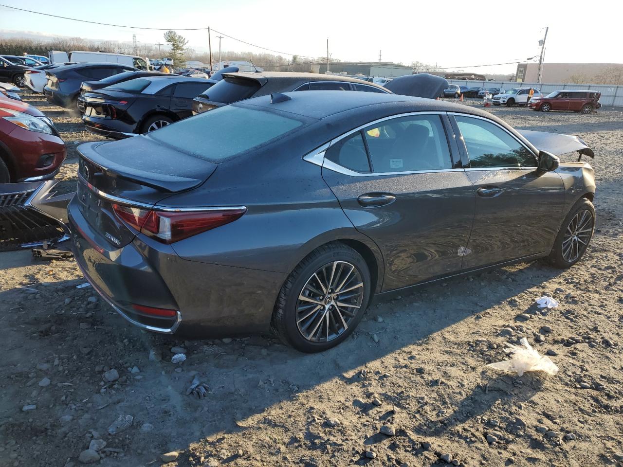 2024 Lexus ES - Image 3