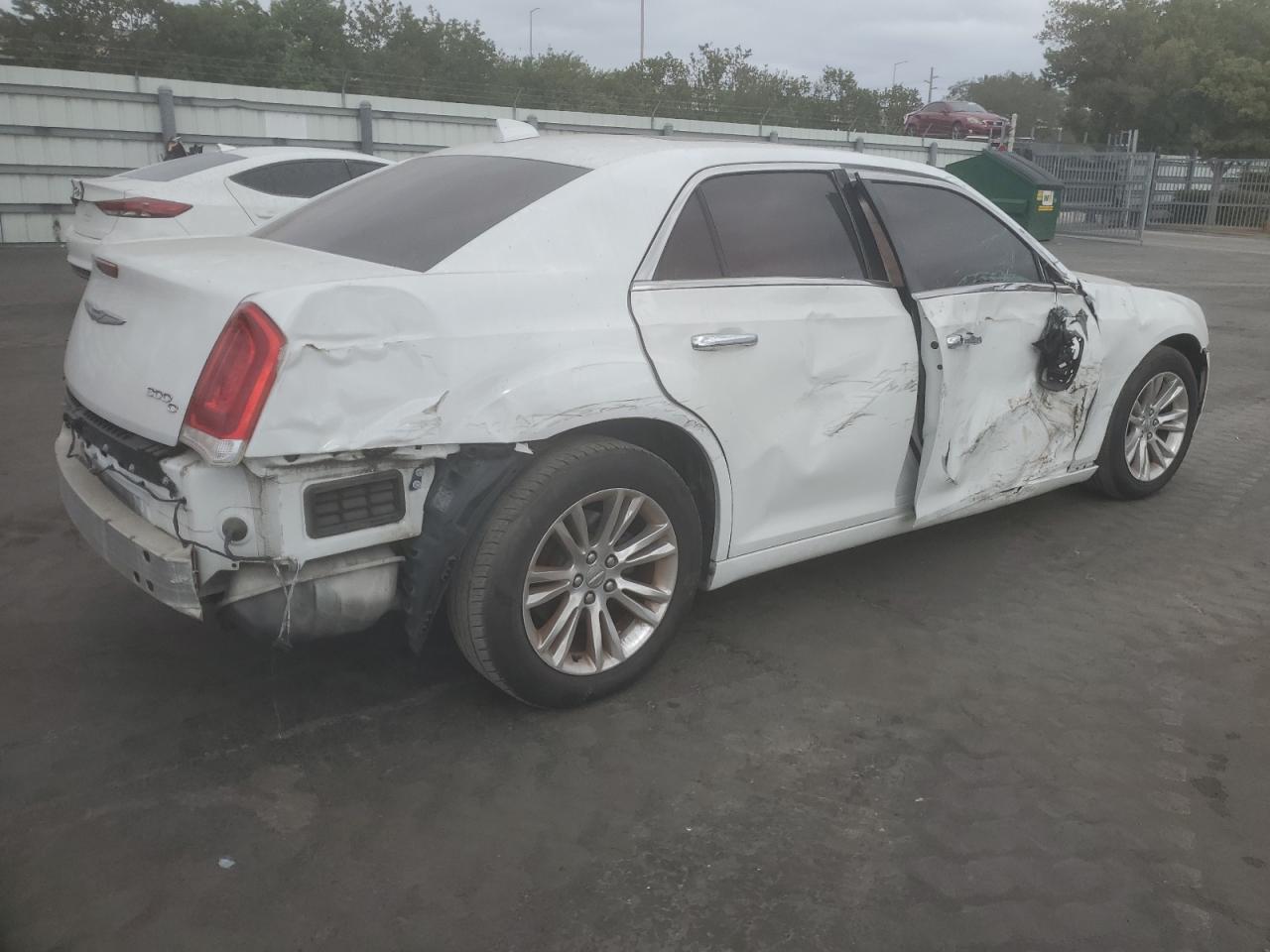 VIN 2C3CCAEG5HH571155 2017 CHRYSLER 300 no.3