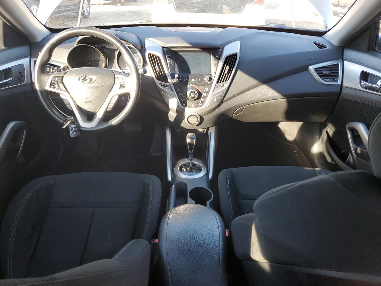 2017 Hyundai Veloster - Image 8