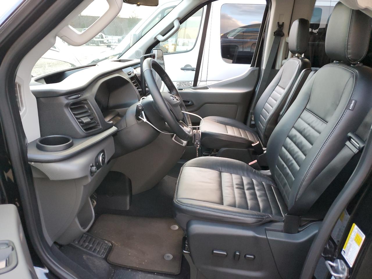 2023 Ford Transit T-350 Hd VIN: 1FBVU4X8XPKB63870 Lot: 82731504