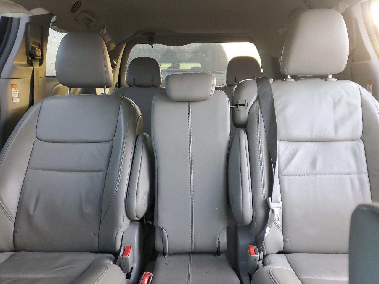 2018 Toyota Sienna - Image 10
