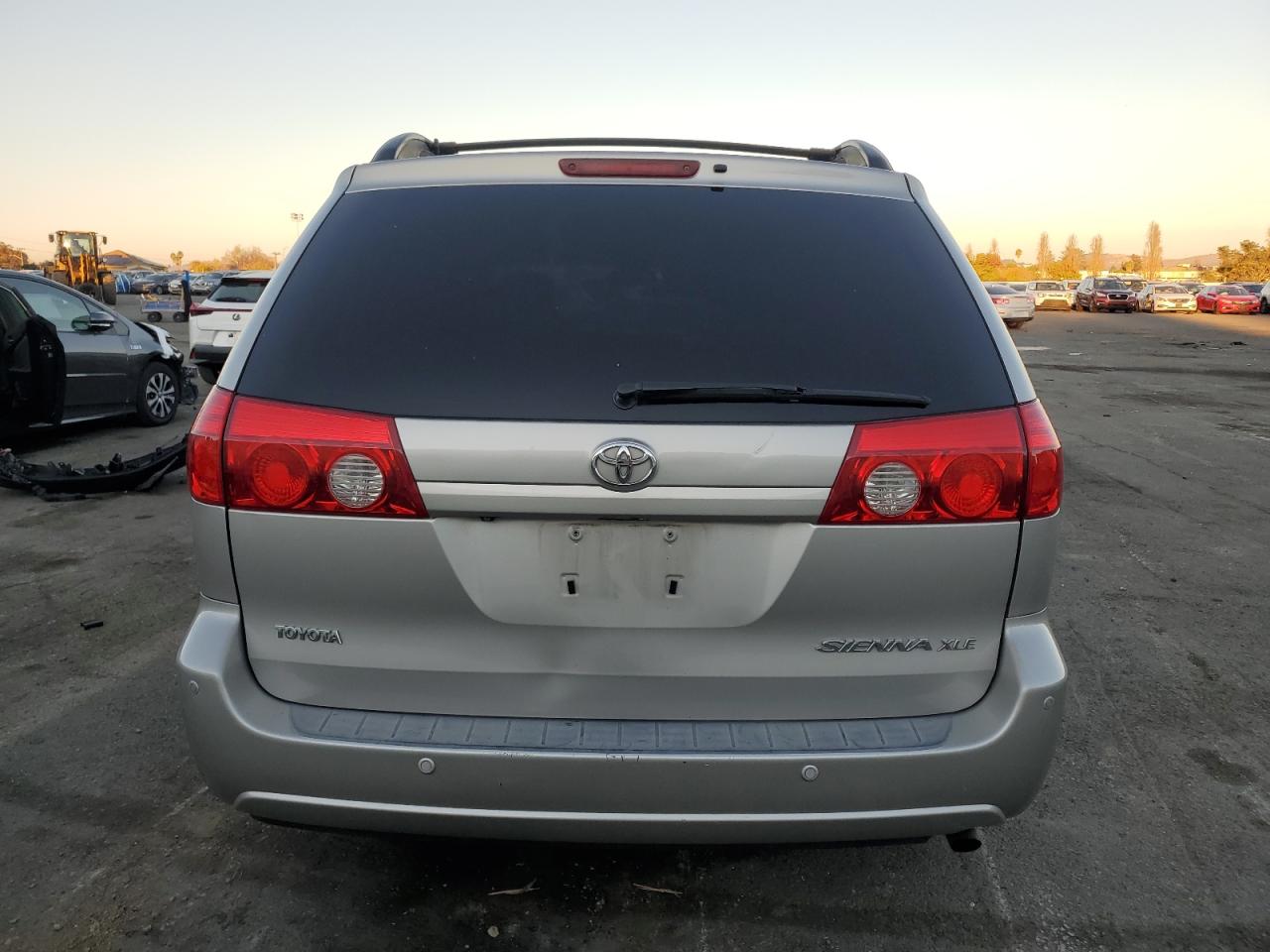 2007 Toyota Sienna - Image 6