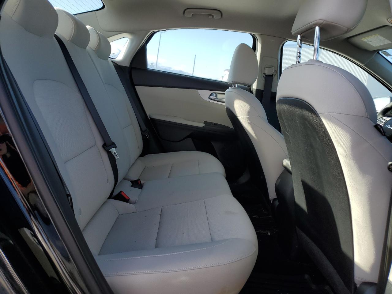 2023 Kia Forte - Image 10