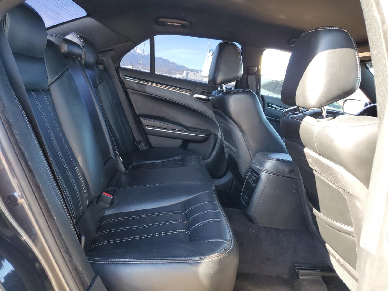 2017 Chrysler 300 - Image 10