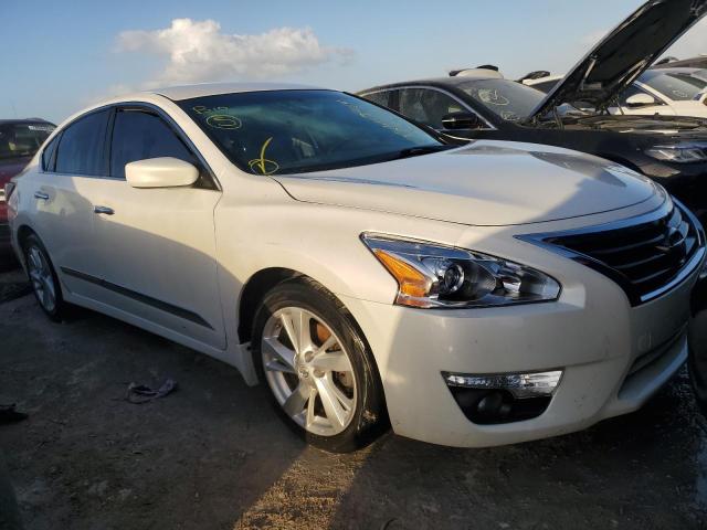 Sedans NISSAN ALTIMA 2015 Srebrny