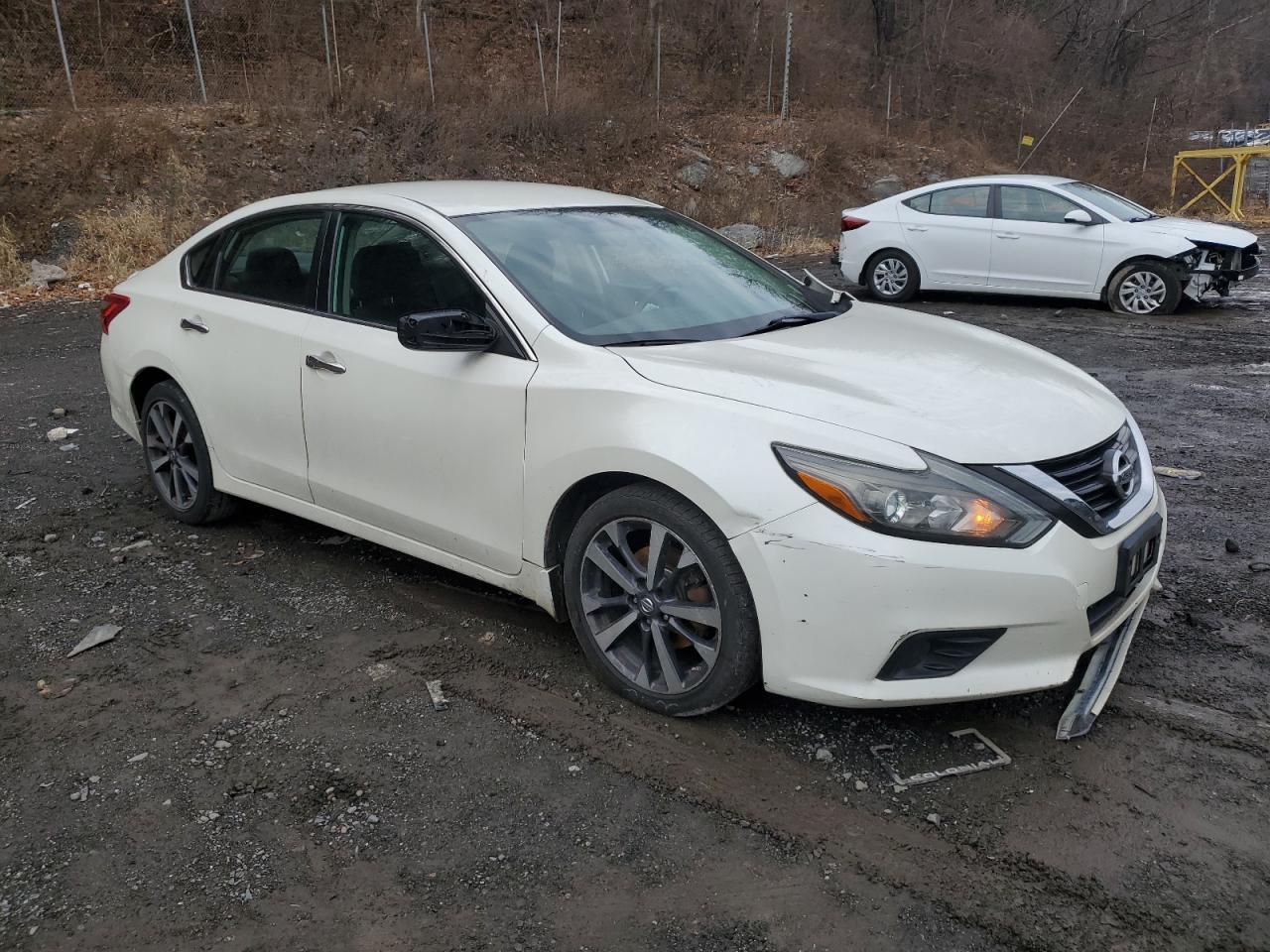 2016 Nissan Altima - Image 4