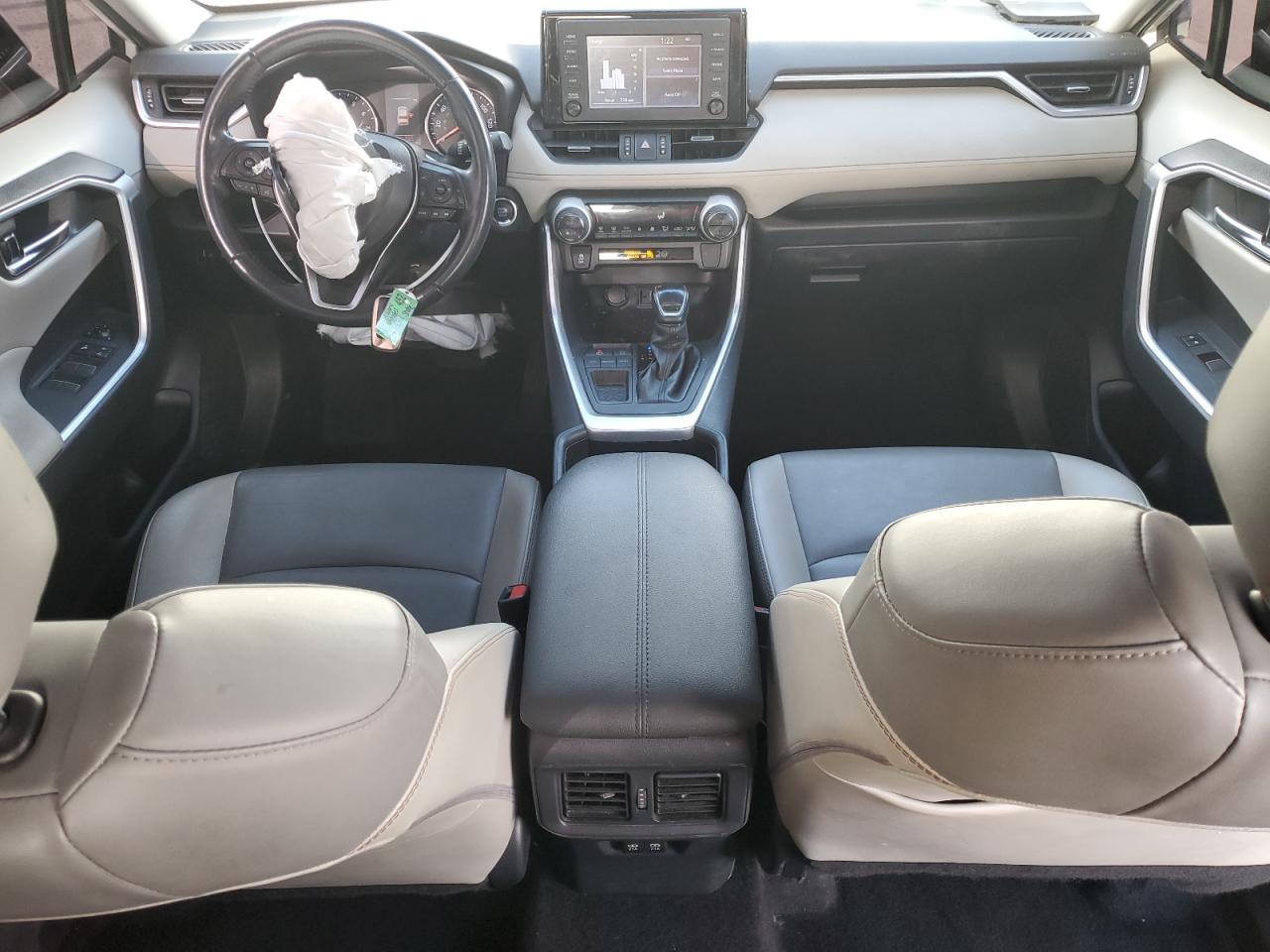 2019 Toyota RAV 4 - Image 8
