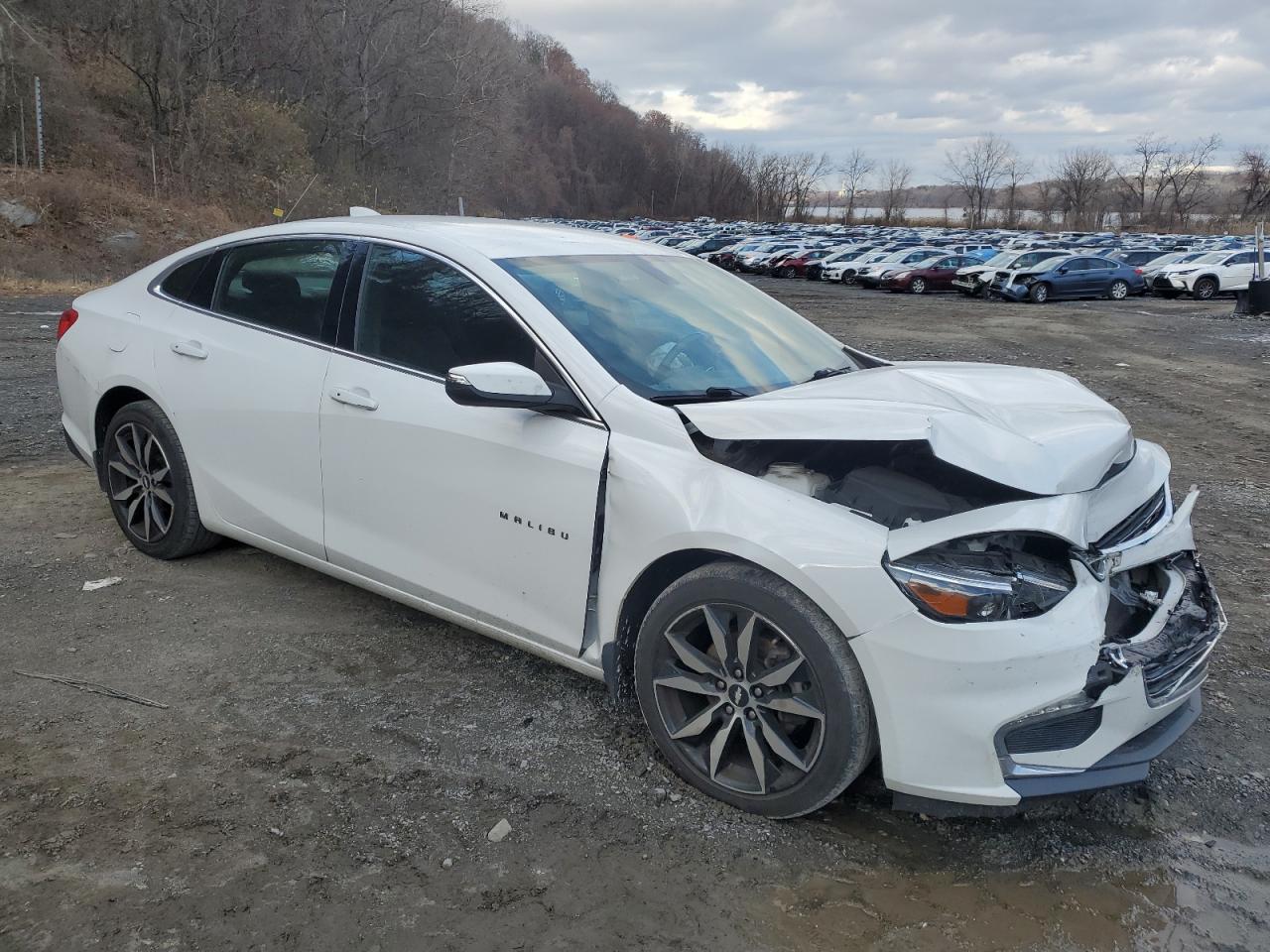 VIN 1G1ZD5ST8JF292262 2018 CHEVROLET MALIBU no.4