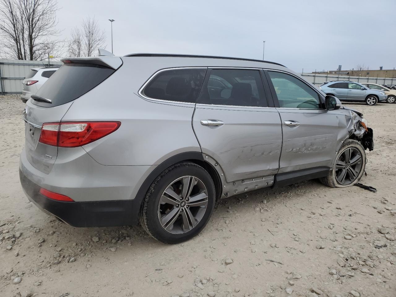 2016 Hyundai Santa Fe - Image 3