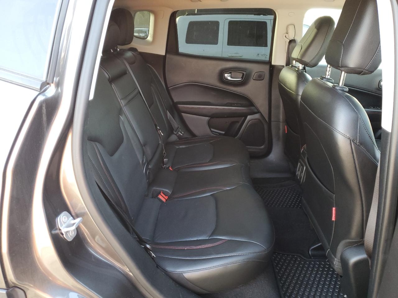 2018 Jeep Compass - Image 11