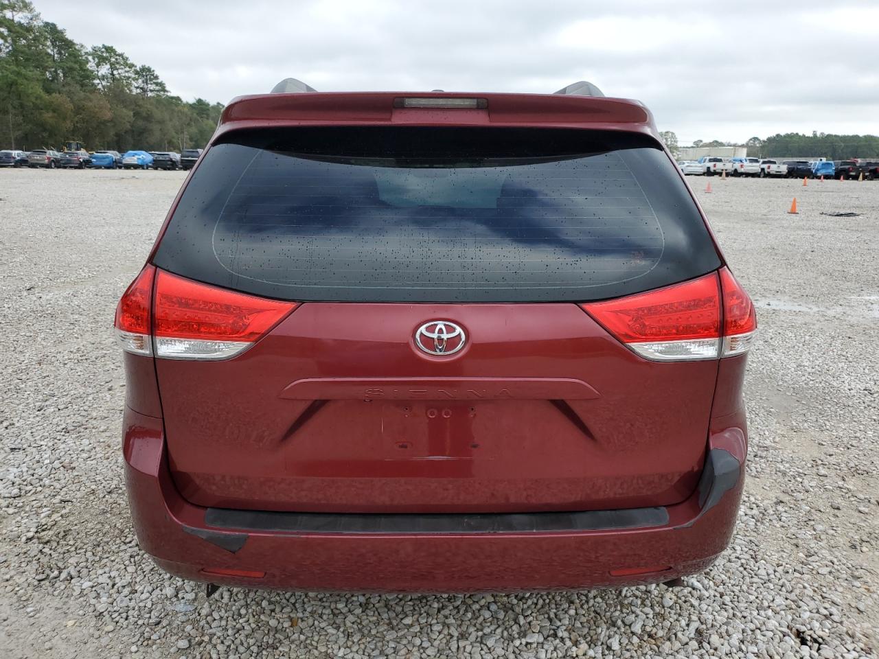 2011 Toyota Sienna - Image 6