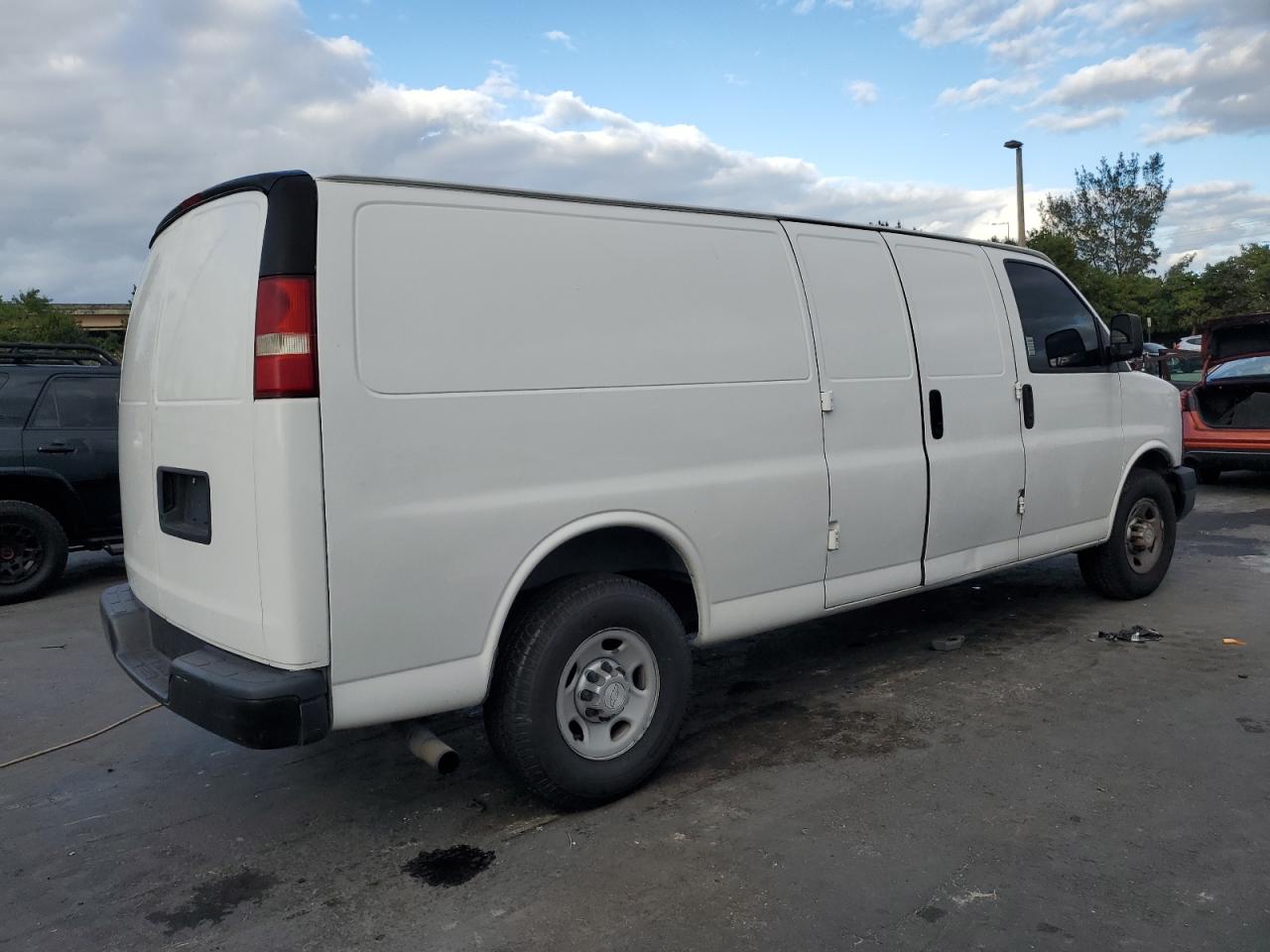 VIN 1GCWGBFF8G1136233 2016 CHEVROLET EXPRESS no.3