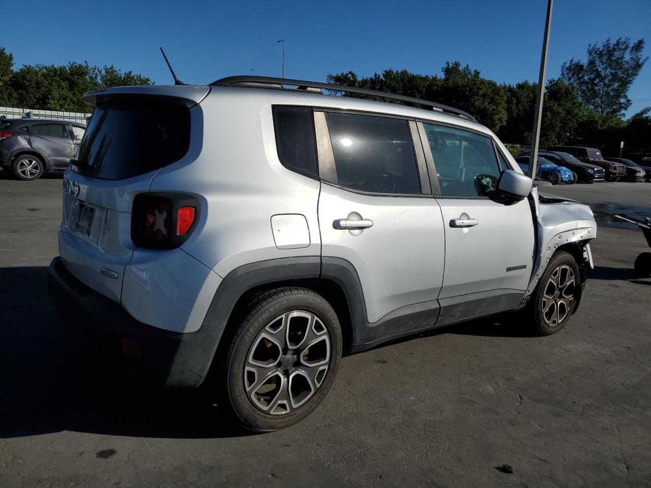 VIN ZACCJABT3FPB33684 2015 JEEP RENEGADE no.3