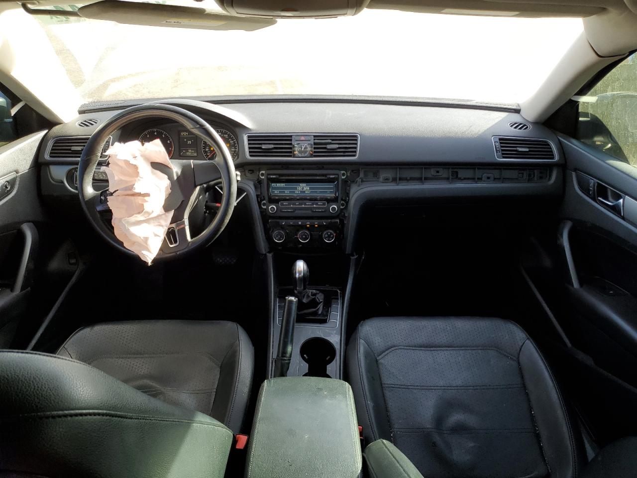 2015 Volkswagen Passat - Image 8