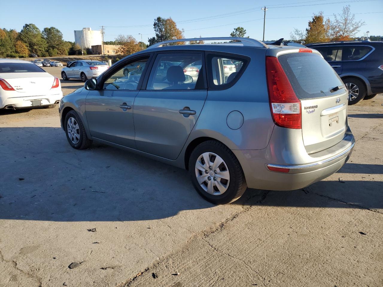 2011 Hyundai Elantra - Image 2