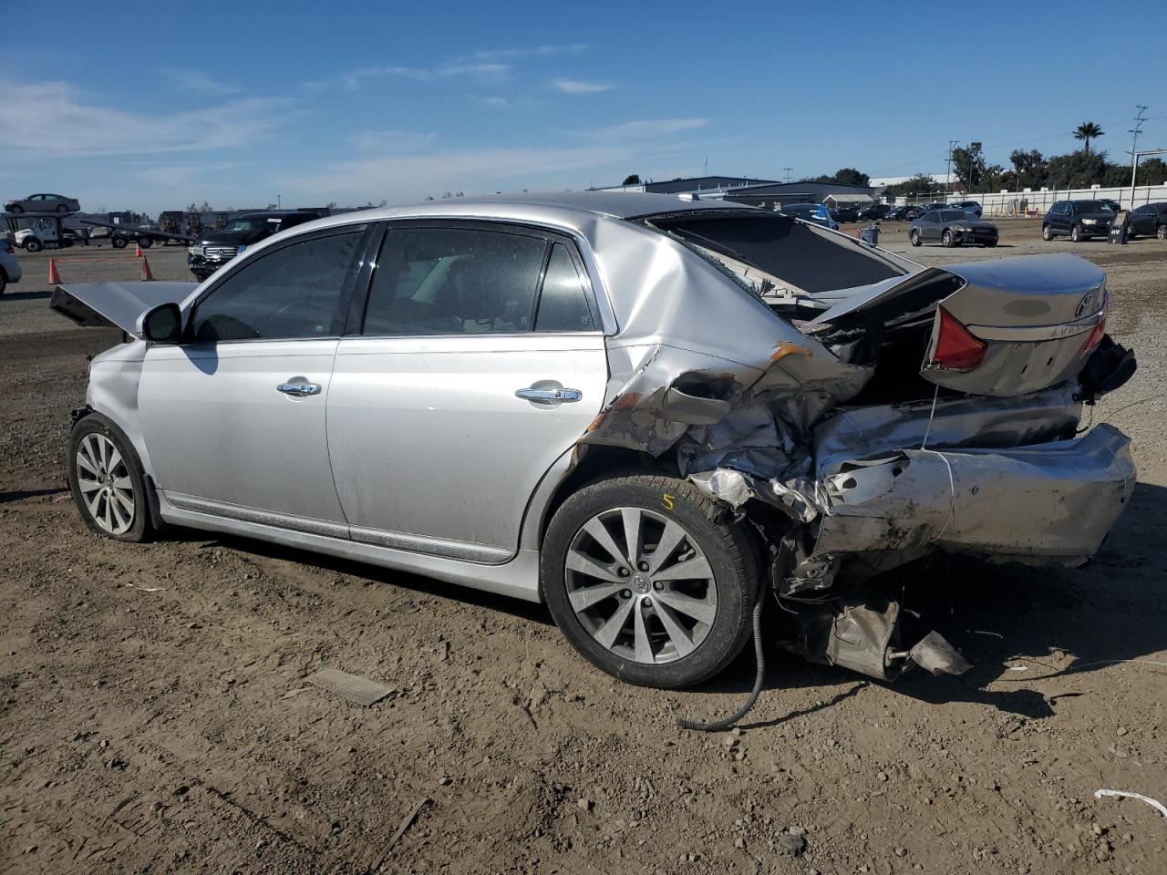 2012 Toyota Avalon - Image 2
