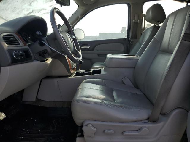 Parquets CHEVROLET TAHOE 2013 Biały