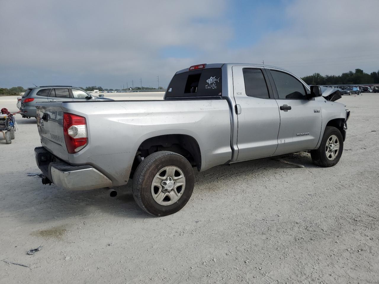 VIN 5TFRW5F1XGX209217 2016 TOYOTA TUNDRA no.3