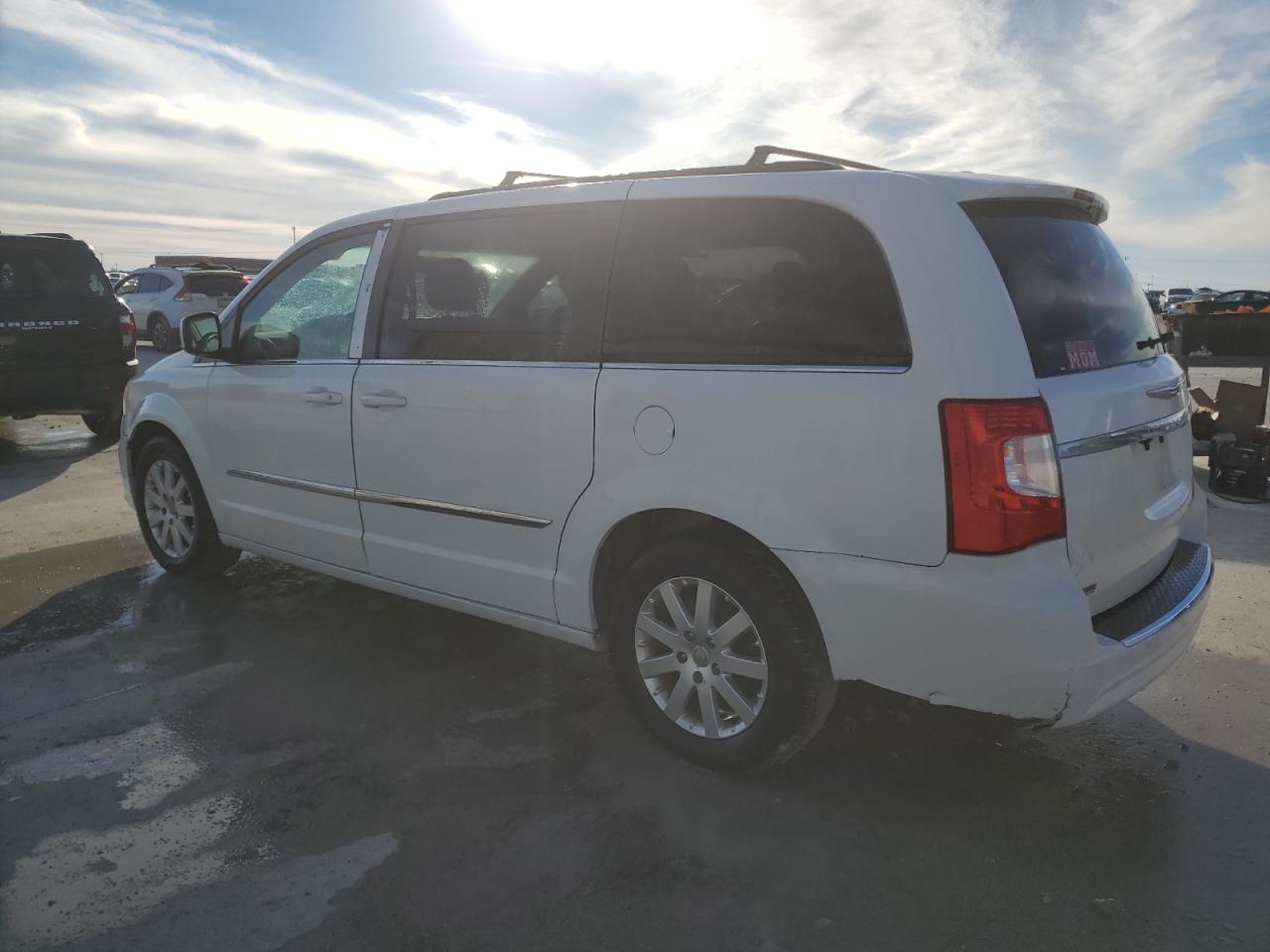 2014 Chrysler Town & Country - Image 2