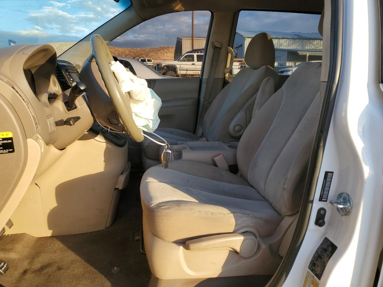 2012 Kia Sedona - Image 7