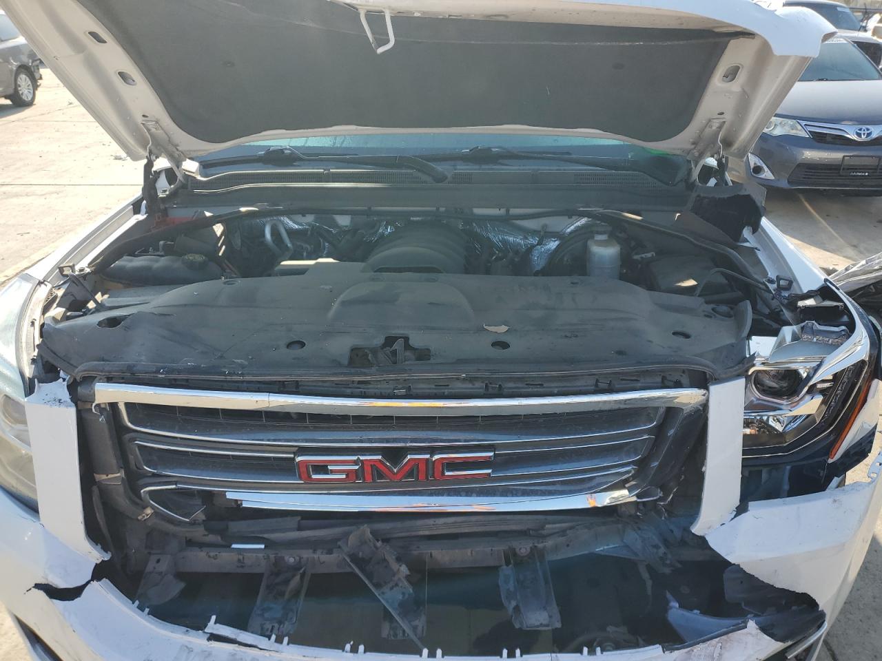 2016 GMC Yukon - Image 12