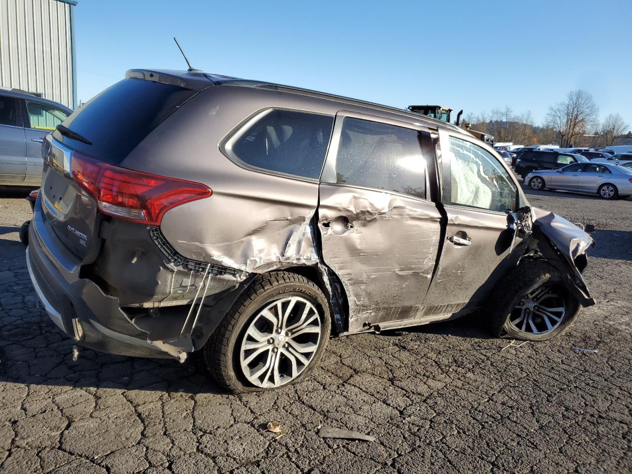 2016 Mitsubishi Outlander - Image 3