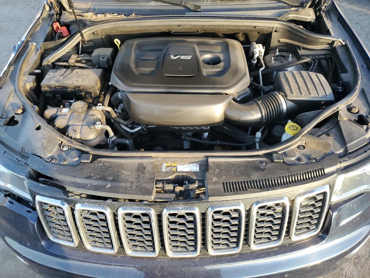 2018 Jeep Grand Cherokee - Image 12