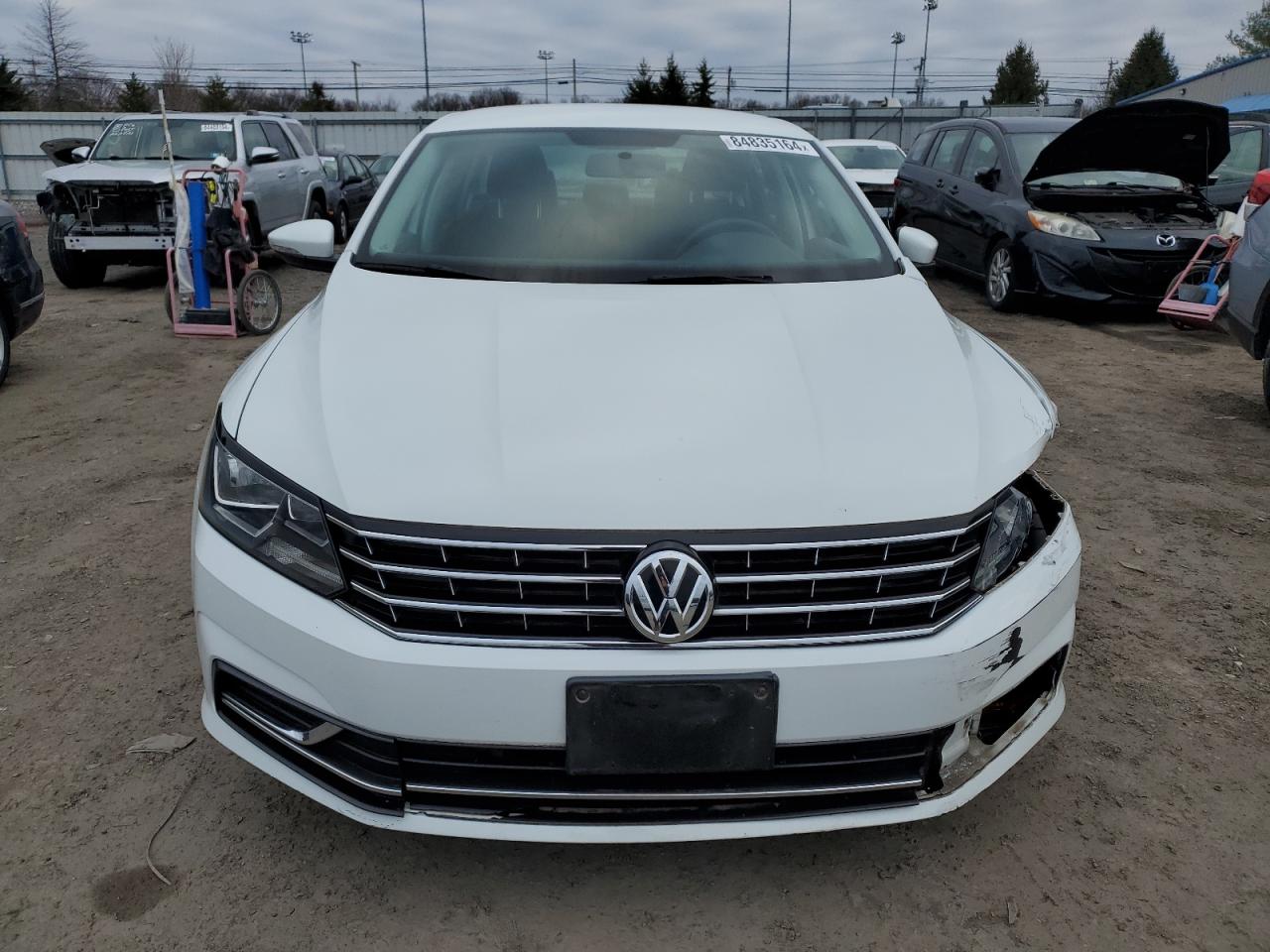 2016 Volkswagen Passat - Image 5
