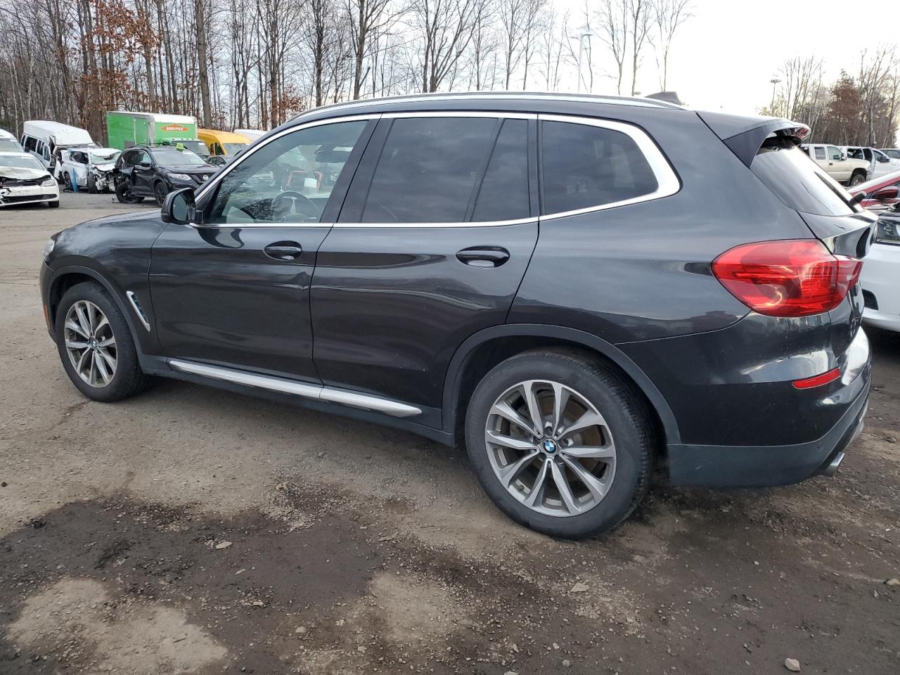 VIN 5UXTR9C5XJLD66256 2018 BMW X3 no.2