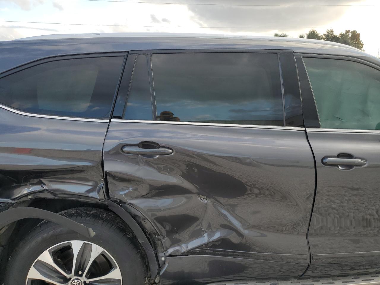 2022 Toyota Highlander - Image 11