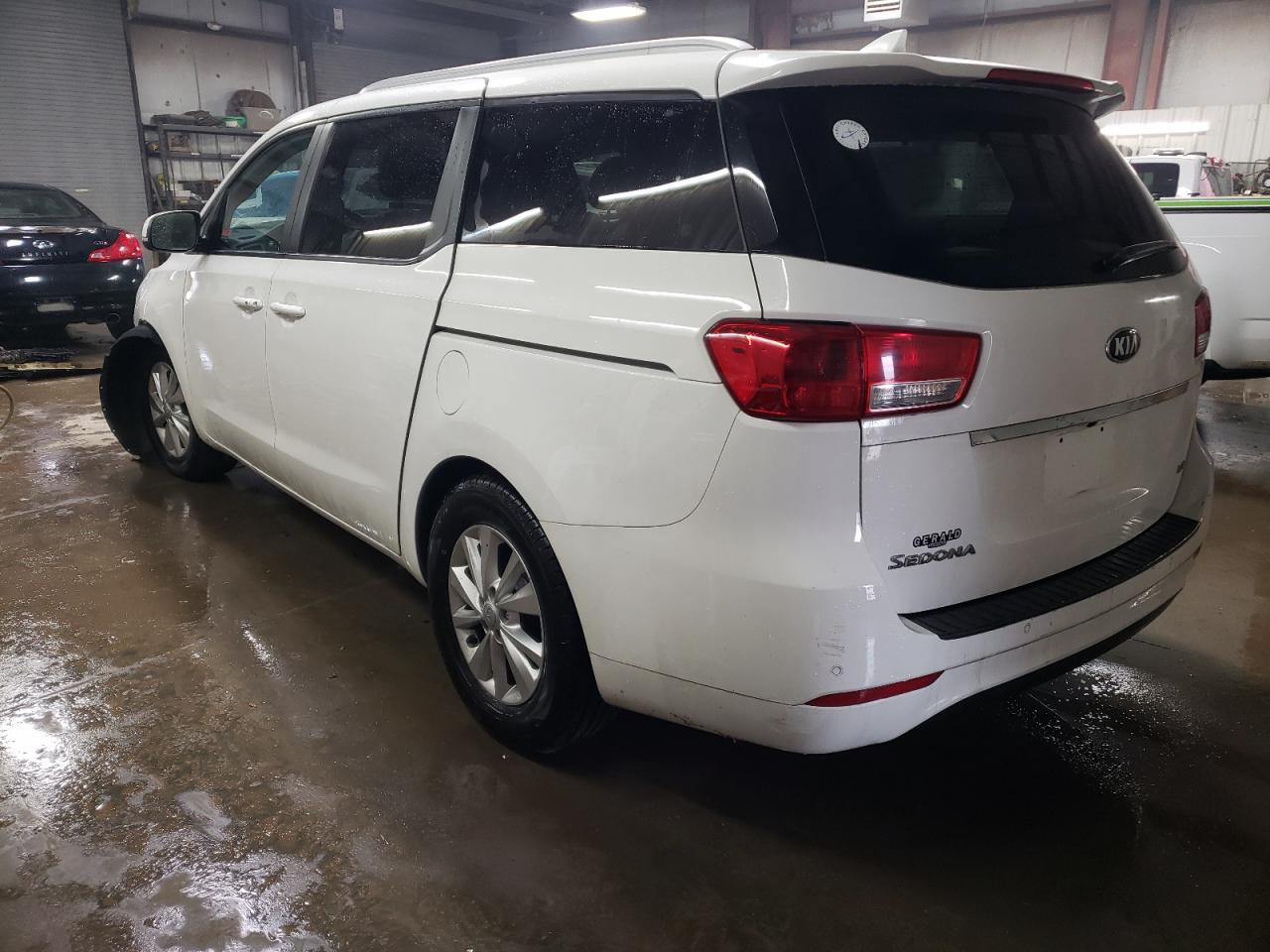 KNDMB5C17H6320244 2017 KIA SEDONA - Image 2