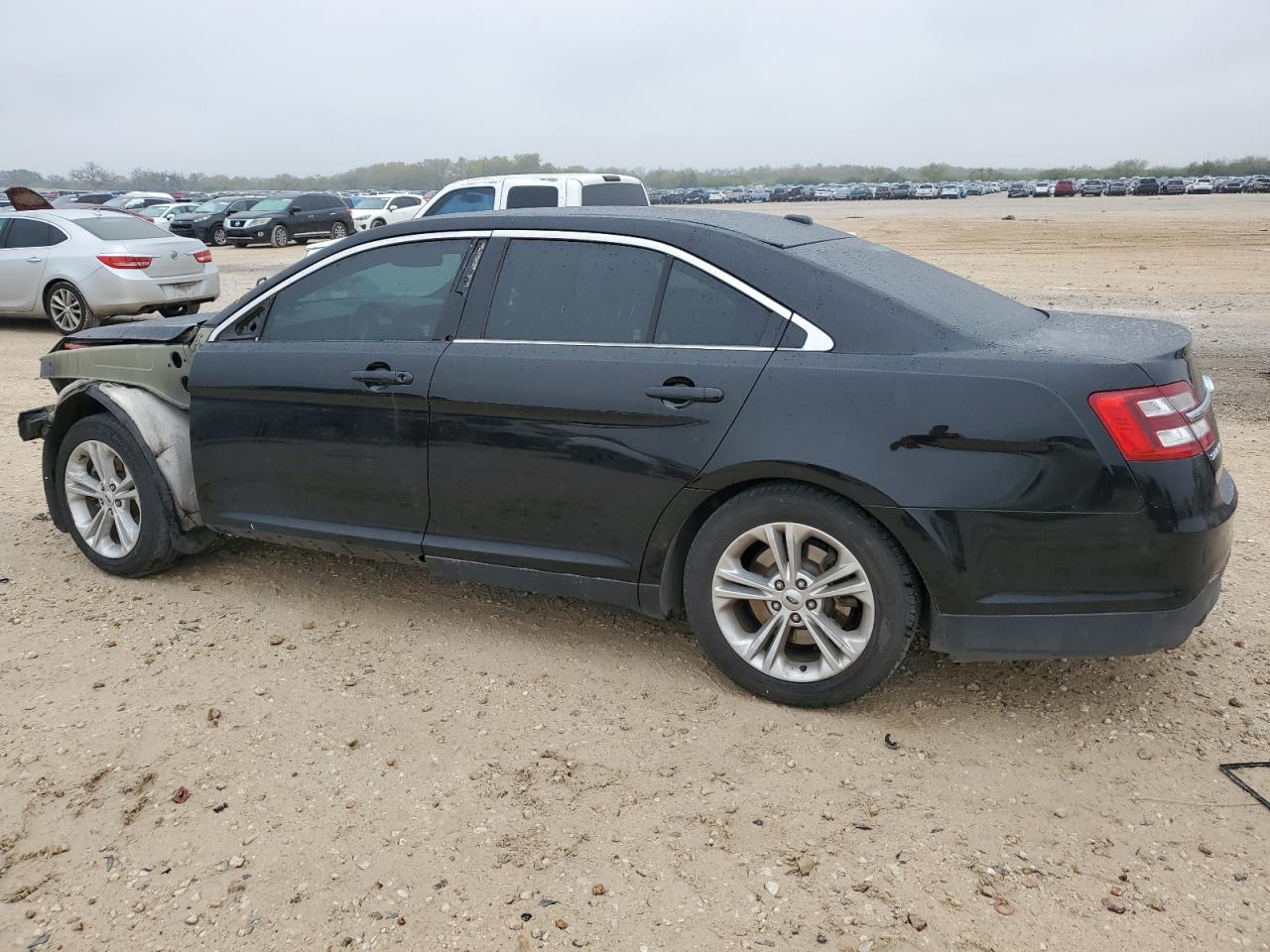 2018 Ford Taurus - Image 2
