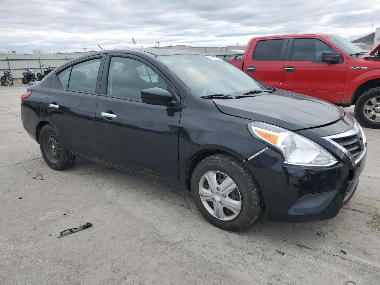 VIN 3N1CN7AP4KL821226 2019 NISSAN VERSA no.4