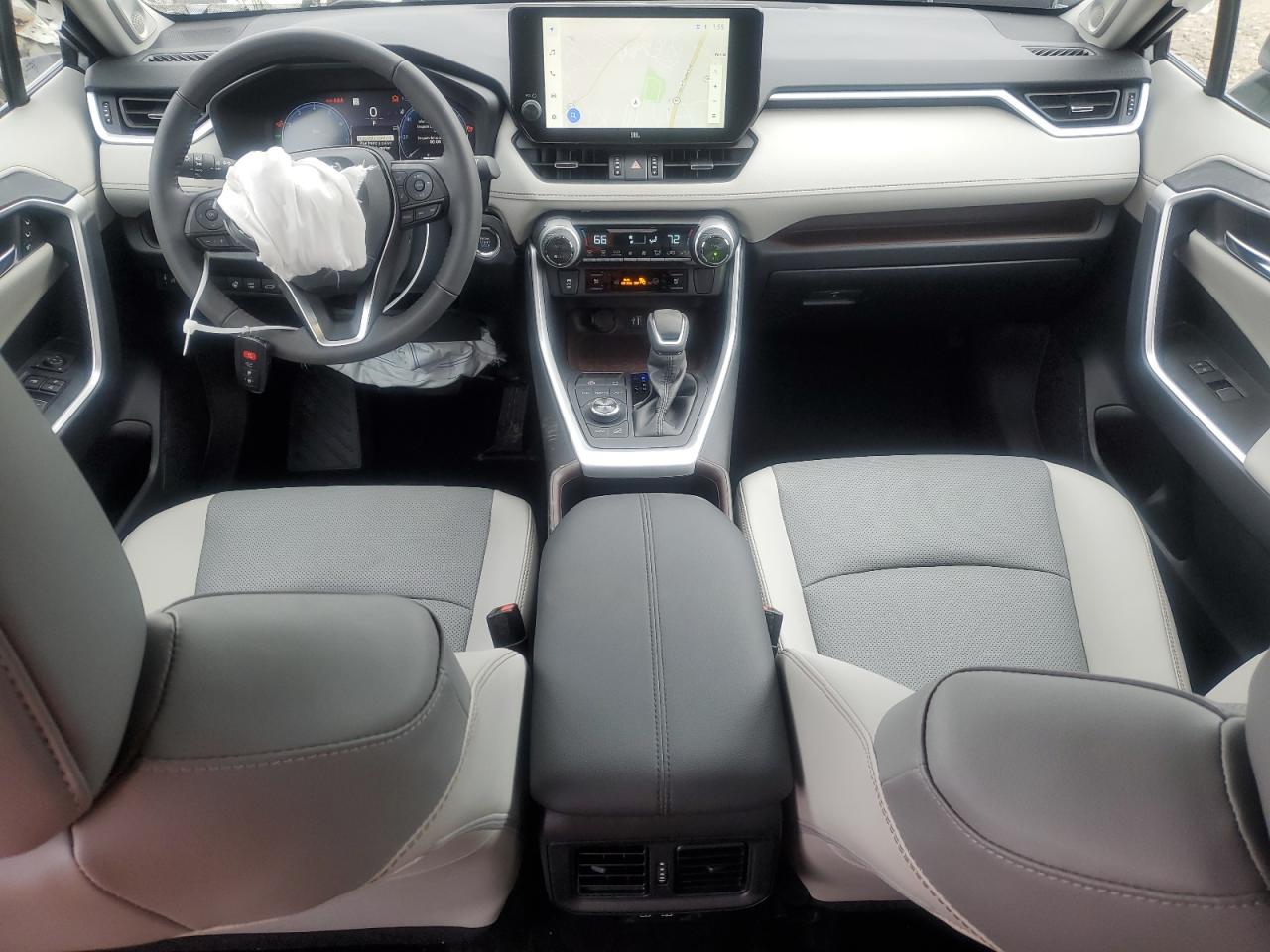 2024 Toyota RAV 4 - Image 8