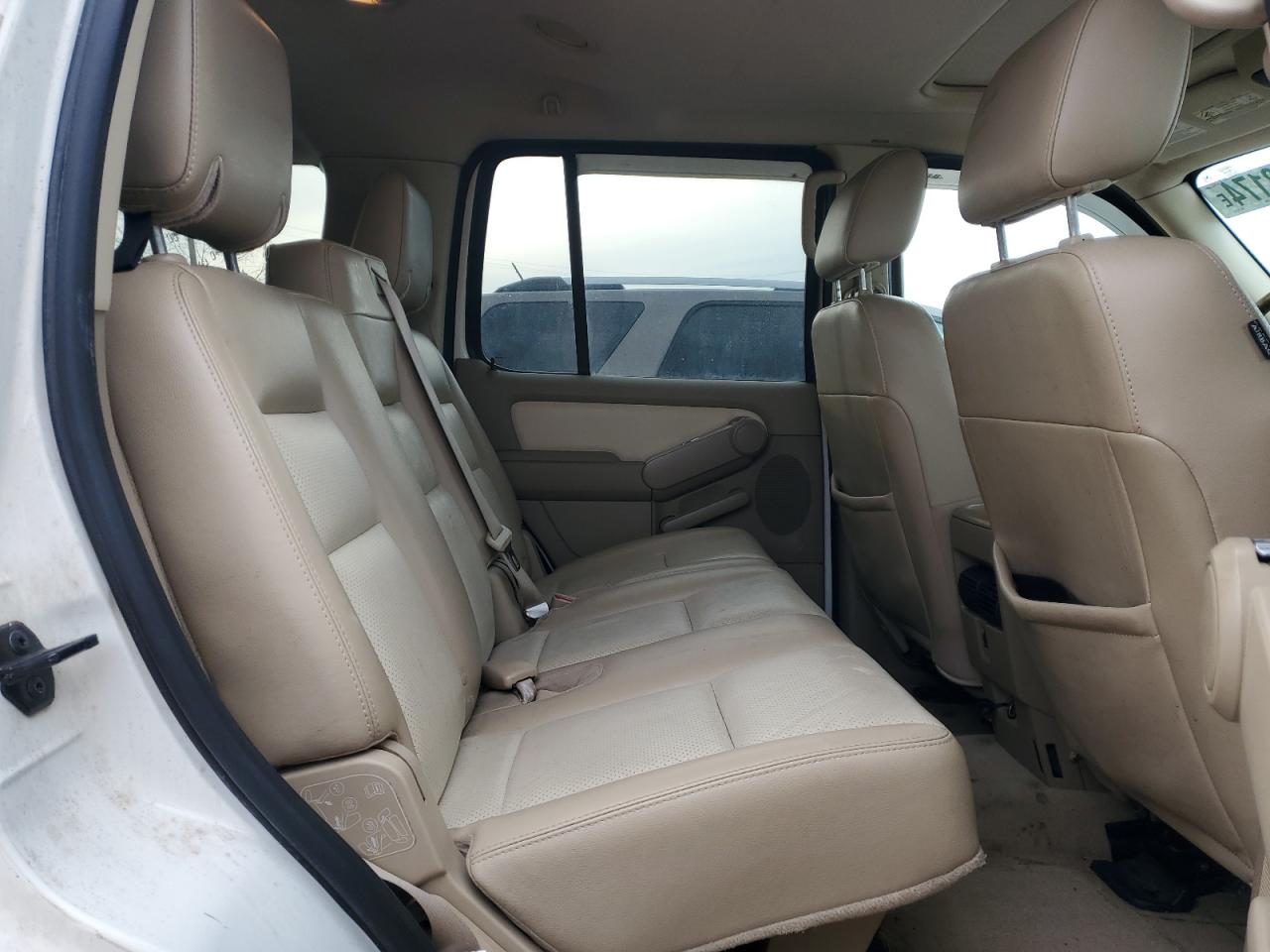 2007 Mercury Mountaineer - Image 11