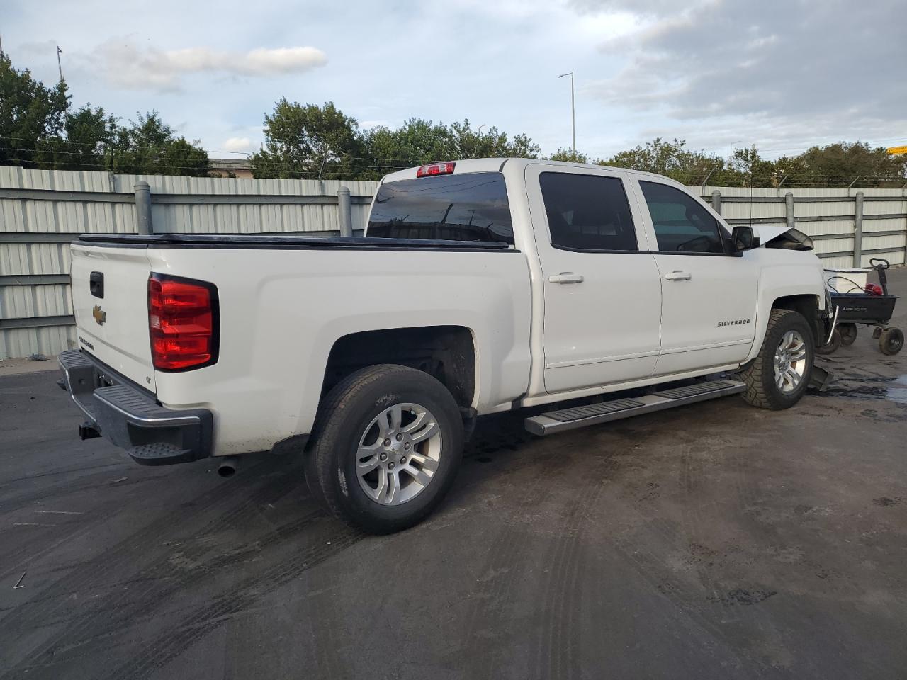 VIN 3GCPCREH9JG418322 2018 CHEVROLET ALL Models no.3